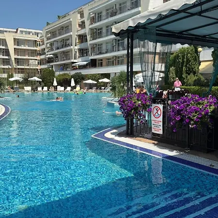 Апартаменти In Big Kamelia Complex Sunny Сонячний Берег