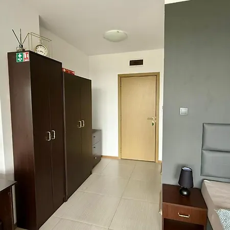 In Big Kamelia Complex Sunny * Slantchev Briag