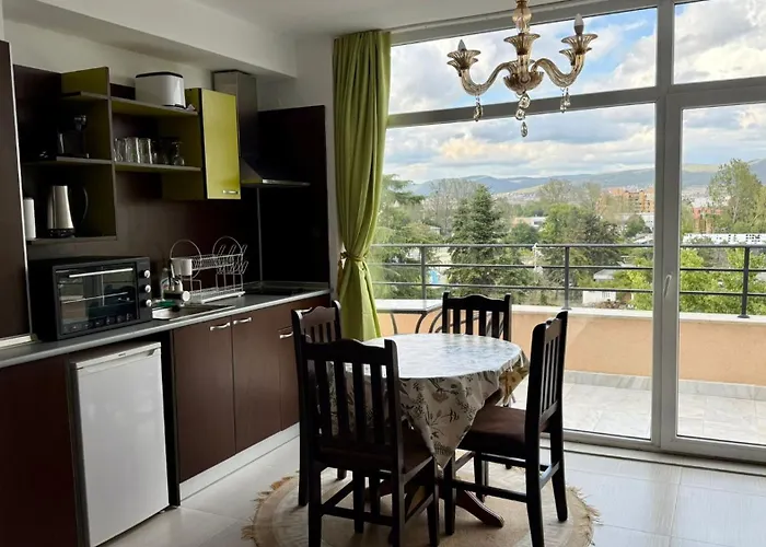 In Big Kamelia Complex Sunny Apartamento