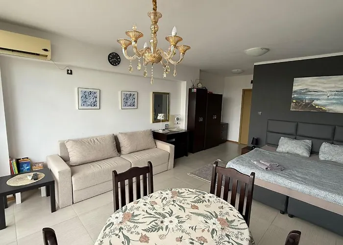 In Big Kamelia Complex Sunny * Slantchev Briag